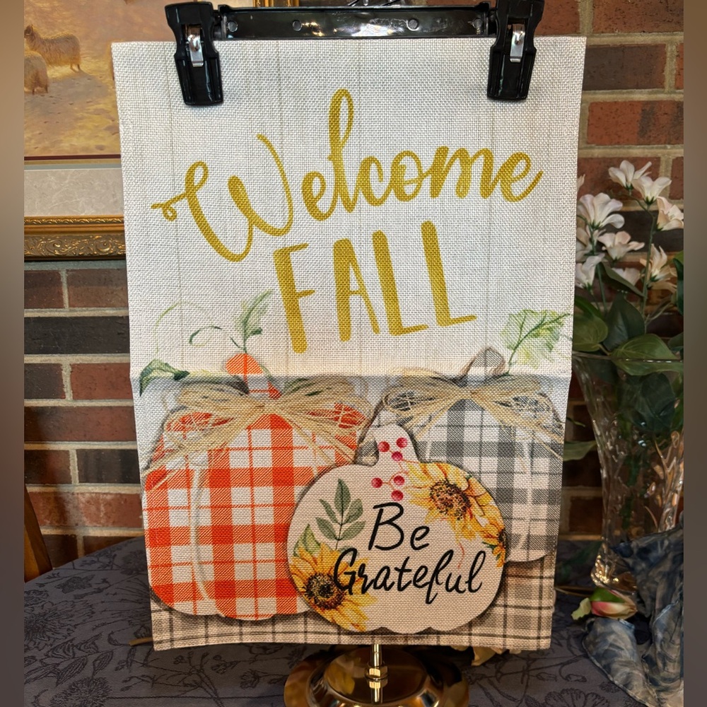Welcome Fall Garden Flag outdoor fall decor new without tags. Size 13”W x 18”H